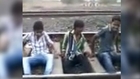 Enfants sous un train en Inde